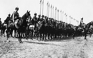 1913 год. Парад 3-му Елисаветградскому гусарскому полку в Петергофе.