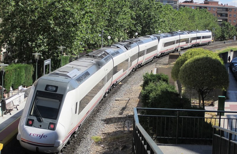 File:599 Renfe - Estacion de Salamanca La Alamedilla - 11 - vivireltren.jpg