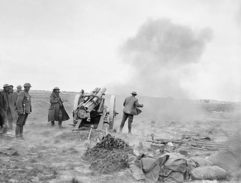 File:60 pounder firing traversed right IWM Q 008618.jpg