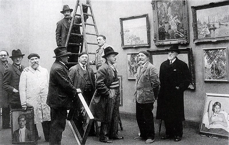 File:A l'accrochage du Salon des Artistes Rouennais, Musée des Beaux-Arts de Rouen, Robert Antoine Pinchon (centre) 1934.jpg