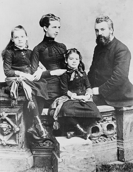 File:Alexander Graham Bell and family.jpg