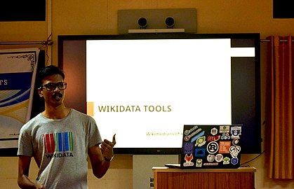 Ambady anand S is introducting Wikidata tools to students at Vidya Academy of Science and Technology Thrissur