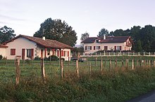 Houses in Amedeuix-Oneix
