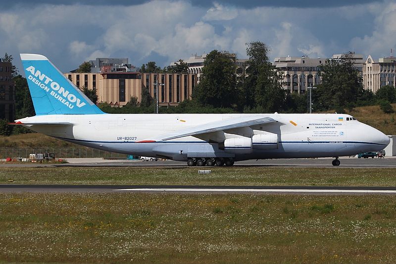 File:Antonov AN-124-100M Antonov Design Bureau UR-82027, LUX Luxembourg (Findel), Luxembourg PP1376932061.jpg