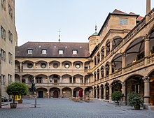 Arkadenhof_Altes_Schloss_Stuttgart_2015_02.jpg