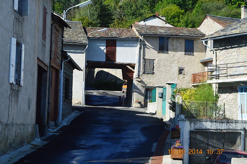 Fájl:Artigues, Ariege, Street.JPG