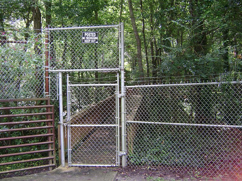 File:Azalea City Trail 54 Keep Out.jpg