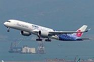披有華航A350聯名彩繪塗裝的空中巴士A350-941XWB客機正在於香港國際機場起飛（B-18918）
