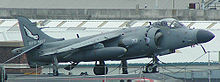 Ein Sea Harrier auf dem Deck der Invincible