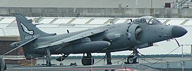 "Sea Harrier" FA2 lentotukialuksen Invincible kannella