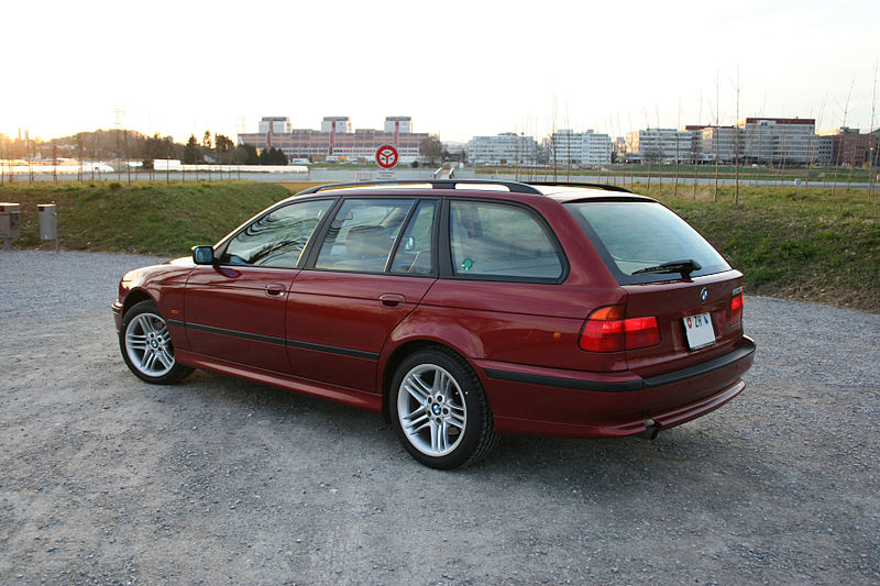 File:BMW E39 Touring (siena rot 1, Jg. 2000).jpg