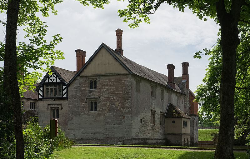 File:Baddesley Clinton house west May 2016.jpg