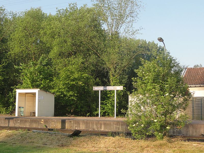 File:Balagny-sur-Thérain (60), gare de Balagny-Saint-Épin, quai 1.JPG