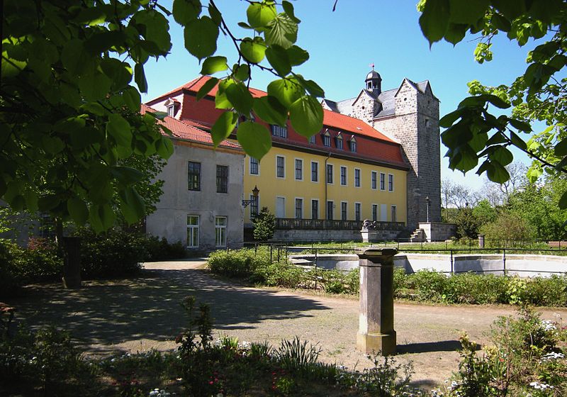 File:Ballenstedt - Schloss mit Garten.jpg