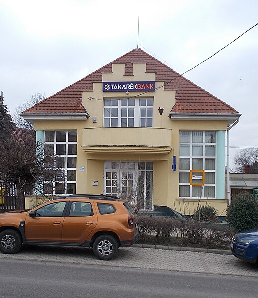 File:Bank, Főstrasse, 2023 Maglód.jpg