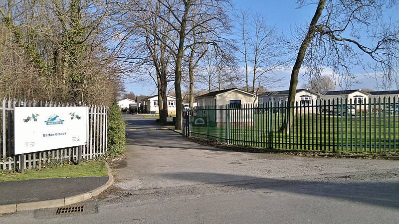 File:Barton Broads Retirement Village - geograph.org.uk - 4365749.jpg