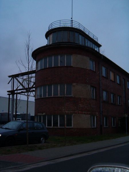 File:Berlin Staaken Zeppelin Park 2.jpg