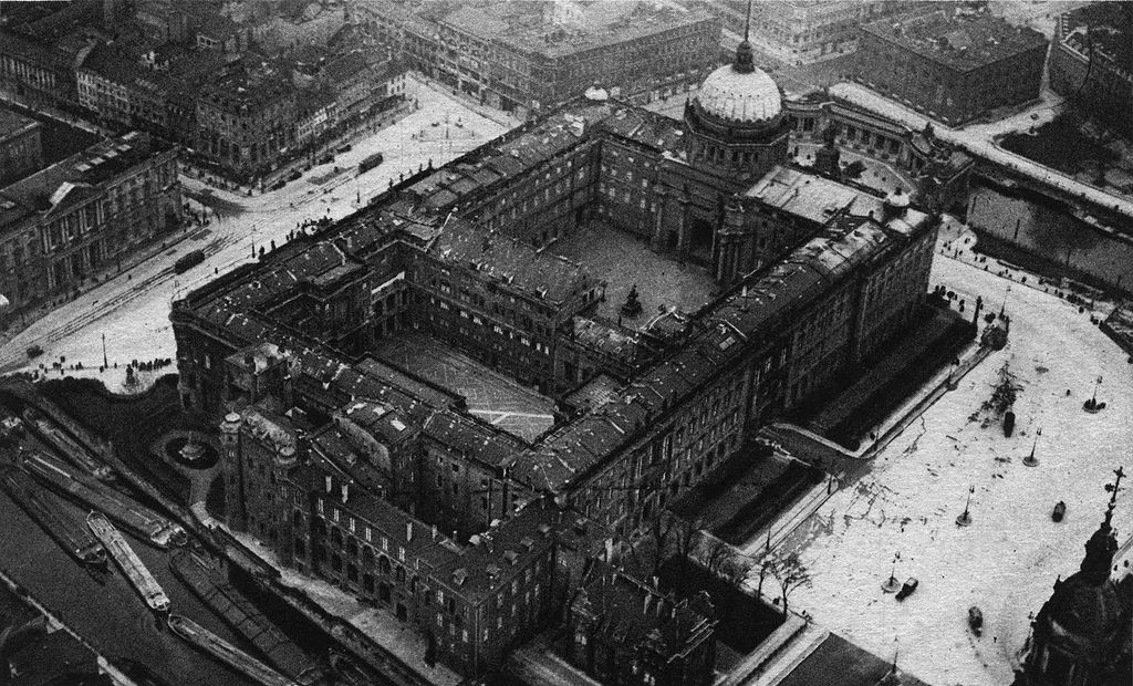 Das Berliner Schloss 1024px-Berlin_Stadtschloss_Luftaufnahme