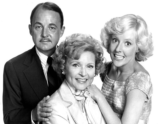 Betty White (center) with John Hillerman and Georgia Engel, 1977