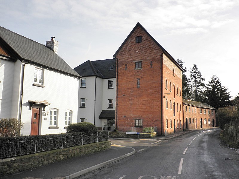 File:Block of flats, Weobley - geograph.org.uk - 1690560.jpg