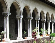 Twin column cloister arcade, c. 1200 (Bonnefont, France: Cloisters Museum), for comparison Bonnefont arcades (detail).jpg