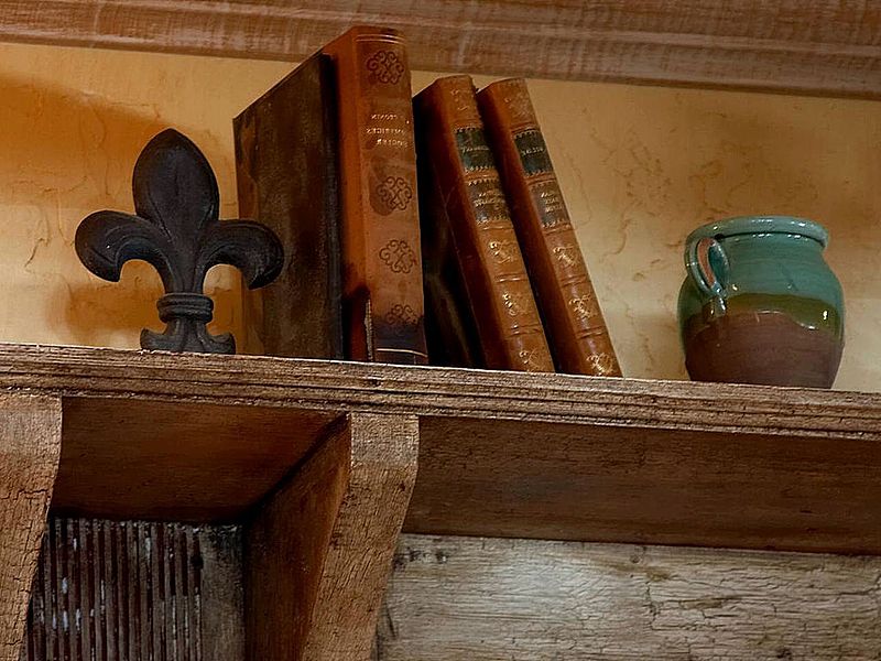 File:Books on a shelf.jpg