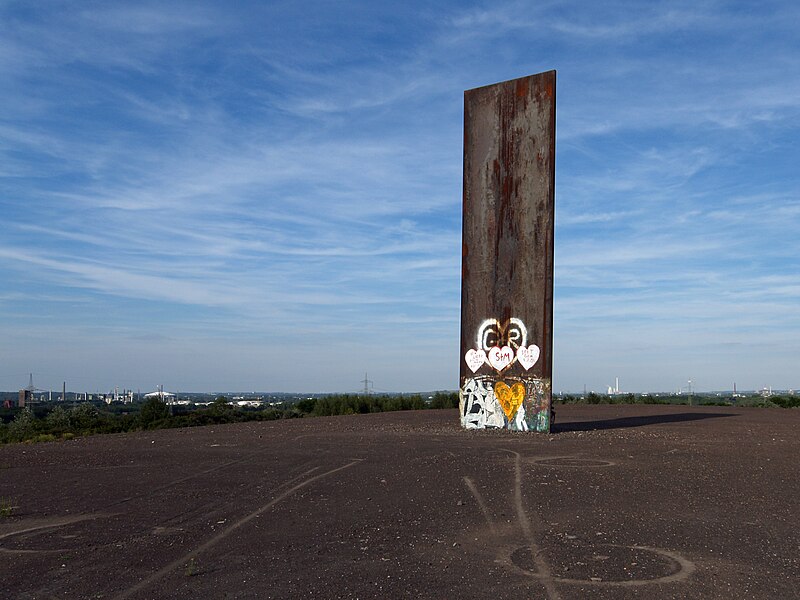 File:Bramme by Richard Serra 1.jpg