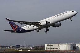 Brussels Airlines Airbus A330-300 stijgt op op Bruxelles Airport.jpg