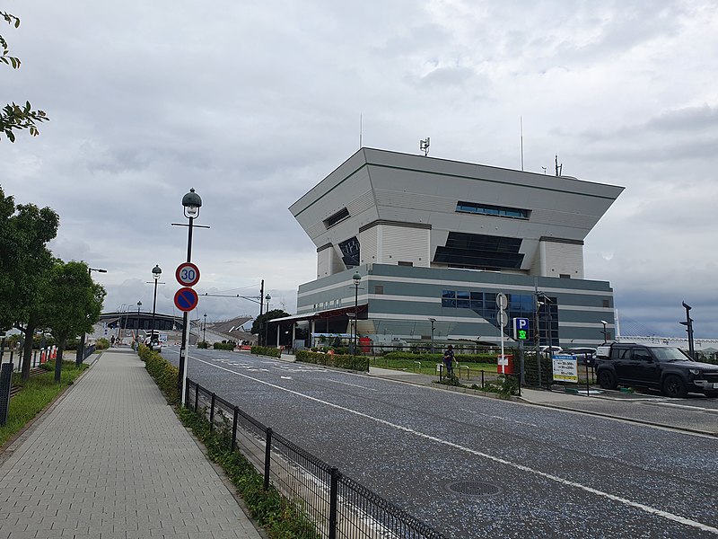 File:Buildings around the entrance of Yokohama International Passenger Terminal 6.jpg