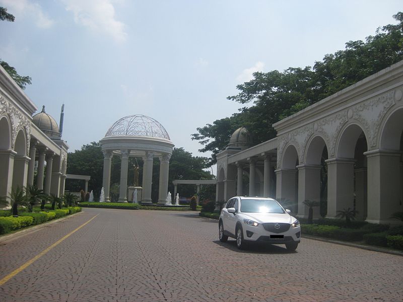 File:BukitGolfMediterraniaMazdaCX5.jpg