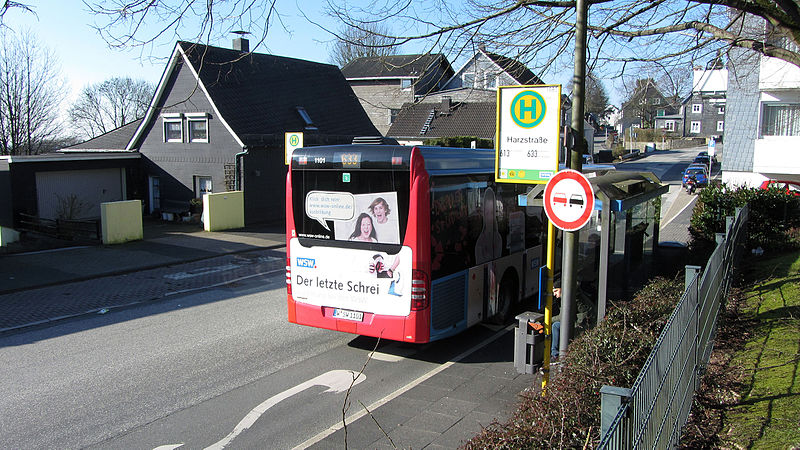 File:Bus-633-Harzstraße-Wuppertal-Küllenhahn02.JPG