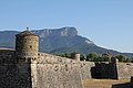 La ciudadela de Jaca y al fondo la Peña Oroel