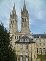 Français : l'abbaye aux Hommes de Caen depuis le Palais ducal.
