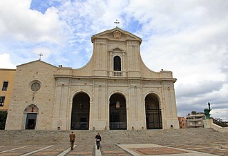 The Sanctuary on the left and the Basilica on the right Cagliari - Santuario della Madonna di Bonaria (03).JPG