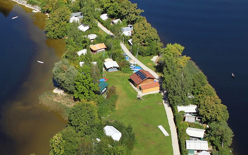 File:Campinginsel Buchau am Staffelsee - panoramio.jpg