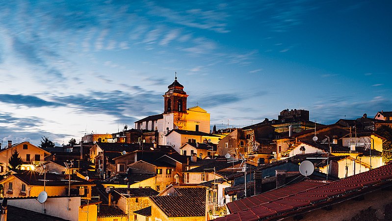 File:Castel San Pietro Romano Panorama al tramonto.jpg