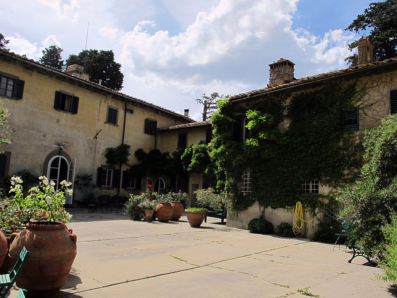 File:Castello sonnino, villa 04.JPG