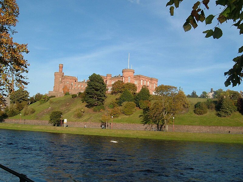 File:Castle in Inverness.jpg