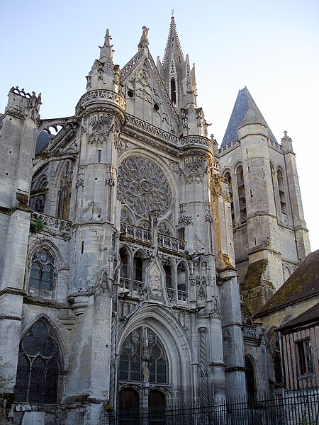 File:Cathedrale de Senlis - Facade nord du transept 02.jpg