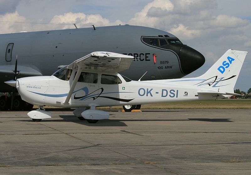 File:Cessna 172S Skyhawk SP, DSA AN1646918.jpg