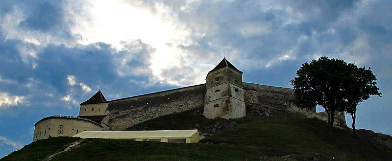 File:Cetatea Râșnovului 03.jpg
