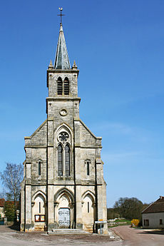 Façade, à droite la route d'Aisey-sur-Seine.