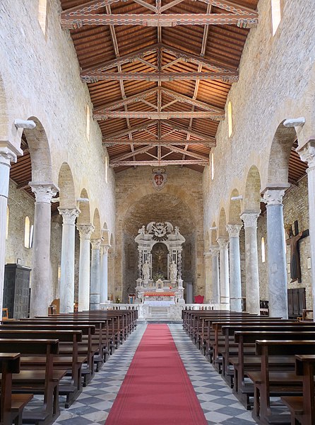 File:Chiesa San Sisto, Pisa, interno.JPG