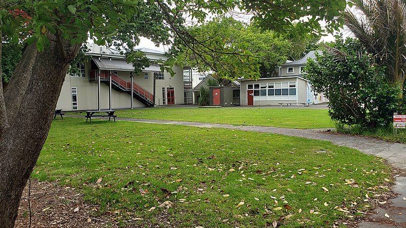 File:Chilton Saint James School 01.jpg