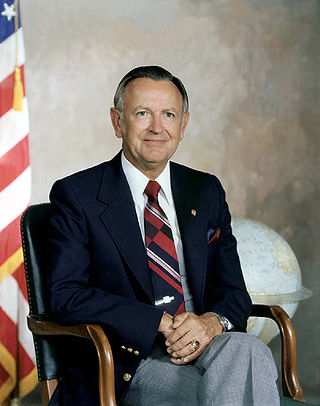 <span class="mw-page-title-main">Christopher C. Kraft Jr.</span> American aerospace engineer (1924–2019)