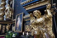 Religious gilded sculptures, Church of the Infant Jesus of Prague