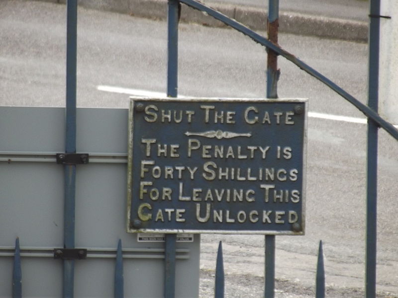 File:Crich Tramway Village - National Tramway Museum - Crich - sign - Shut the gate (15185989559).jpg