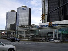 El Renaissance Center y el Detroit People Mover