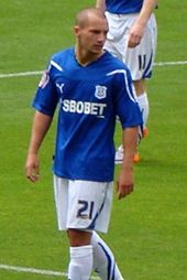 Drinkwater playing on loan for Cardiff City in 2010 Danny Drinkwater.jpg