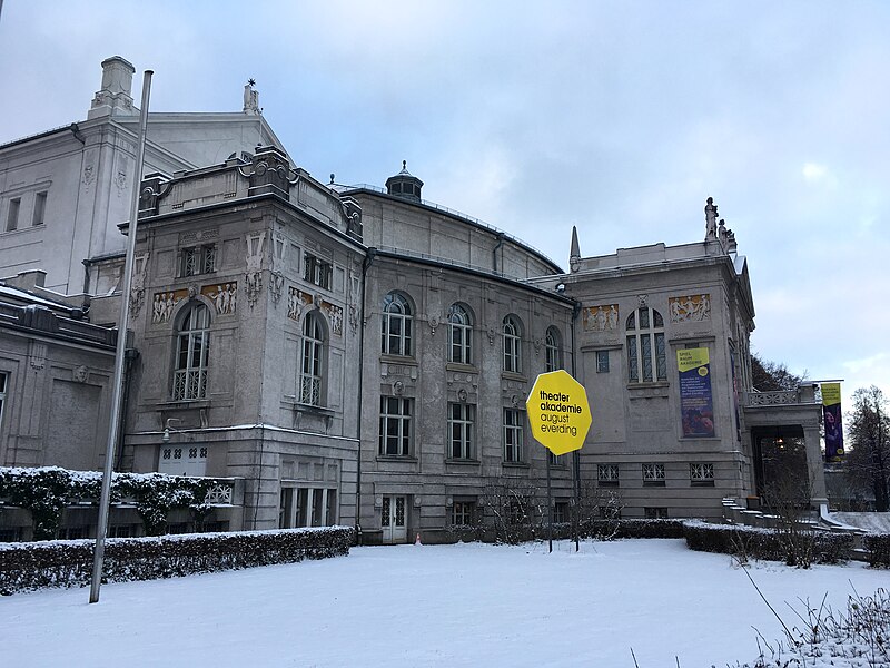 File:Das Prinzregententheater im Winter.jpg